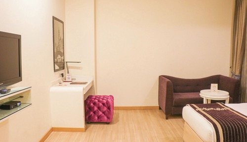 Deluxe Room- Twin Bed (Local IDs not allowed)