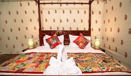 Signature Tent, Bathtub, Desert View