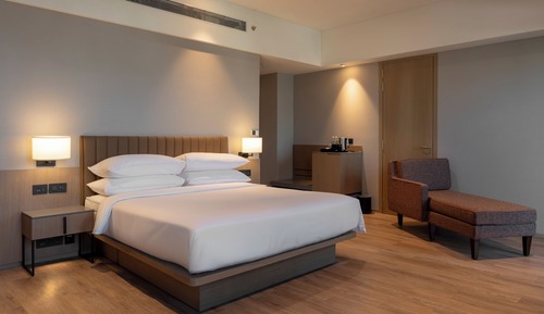 Studio Suite, 1 King Bed, Balcony