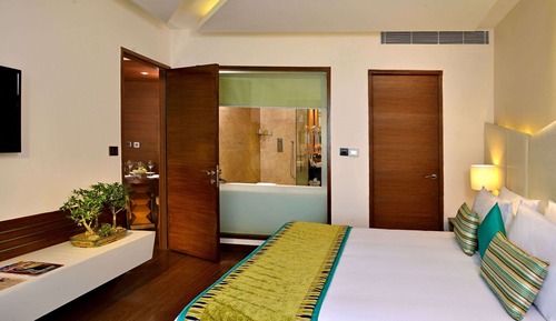 Suite, 1 King Bed, Balcony