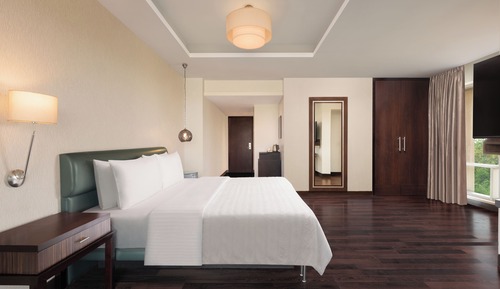 Deluxe Room, 1 King Bed, City View