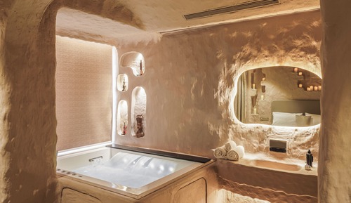 Cave Room with Grand Jacuzzi