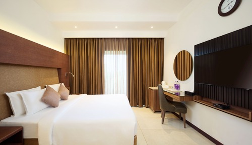 Deluxe king room with complimentary airport transfers