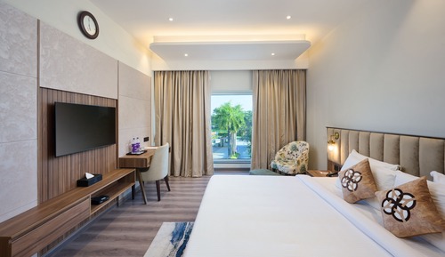 Flora Suite with complimentary airport transfers