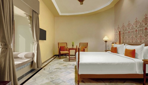 Classic Room, 1 King Bed, Mountain View