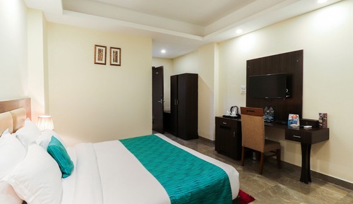 Executive Double Room, 1 King Bed, Non Smoking, Mountain View