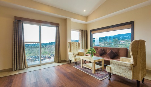 Classic Room, 1 King Bed, Non Smoking, Valley View