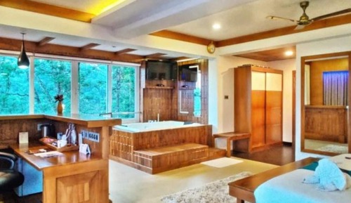 Honeymoon Suite