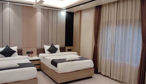 Basic Quadruple Room, City View