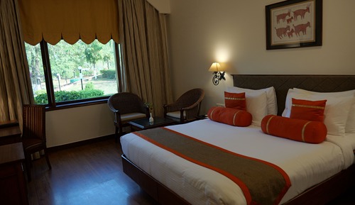 Deluxe Room, 1 King Bed, Garden View