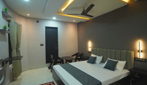 Business Suite, City View