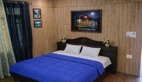 Family Room, 4 Bedrooms, Balcony, Hill View