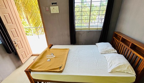 Basic Single Room, Balcony, Bay View