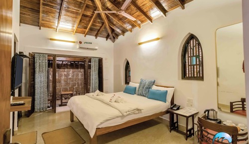 Beach Room 4