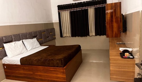 Executive Suite, City View