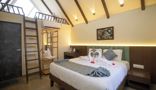 Poolview Deluxe Cottage