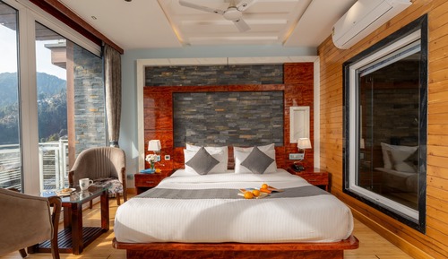 King Room With Balcony and Bathtub (Valley View)
