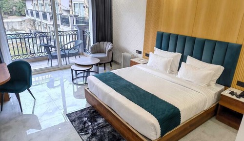 Executive Room, 1 King Bed, Balcony, Mountain View