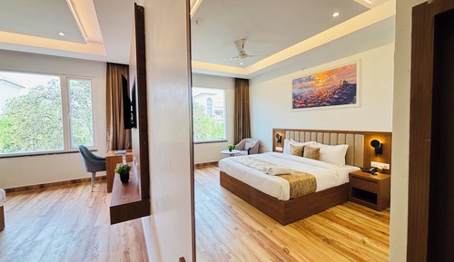 Club Room, City View