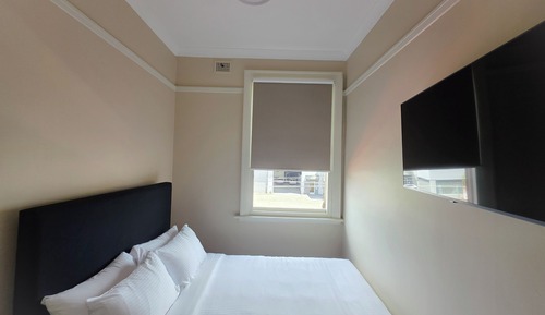 Pocket Room (Shared Bathroom)