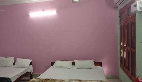  AC bedroom with attached kitchen