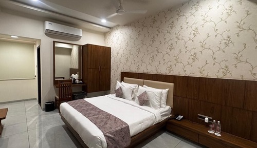 Grand Room, 1 King Bed