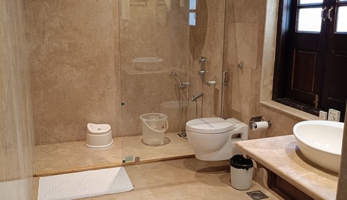 Suite, City View