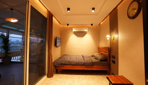 Luxury Room, 1 Queen Bed, Balcony, River View