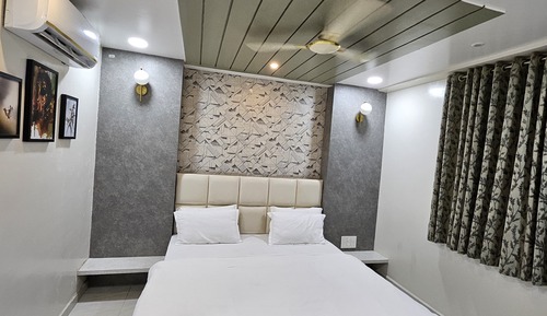 Luxury MIni Suite Room