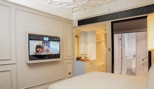 Club Room, 1 Queen Bed