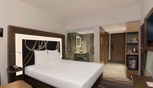 Standard Room, 1 King Bed, Pool View