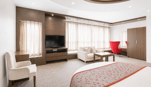 Honeymoon Suite