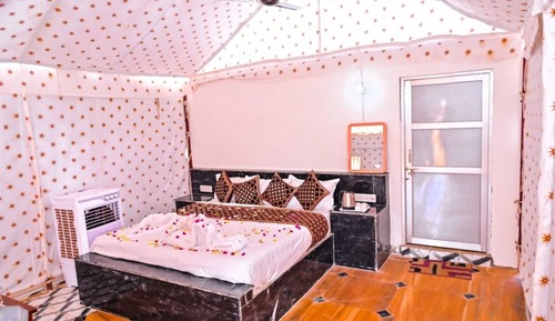 Standard Tent, Patio, Desert View