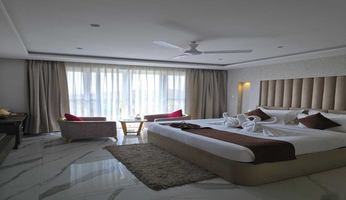 Luxury Studio Suite, Valley View