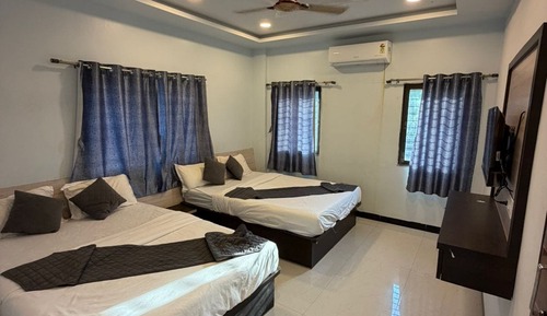 Deluxe Quadruple Room