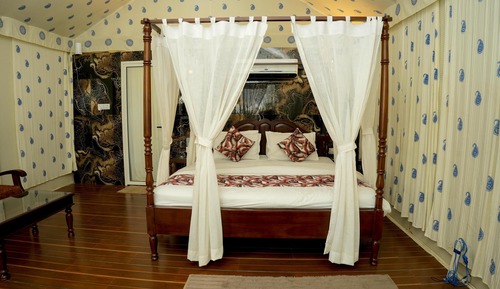 Comfort Tent, Private Bathroom, Garden Area