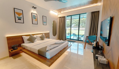 Luxury Suite, Pool View