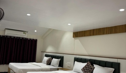  Six Bed Deluxe Room