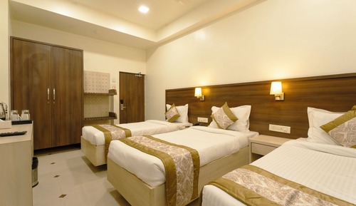 Deluxe Triple Room, Air conditioning, City View