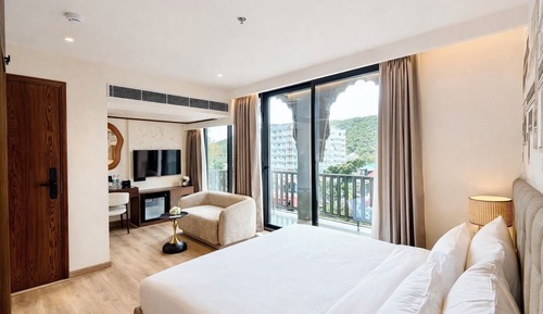 Design Double Room, Balcony, Mountain View