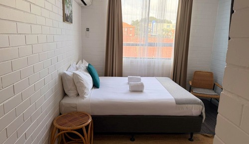 4 Bed Mixed Dorm, 18 - 35 years old only
