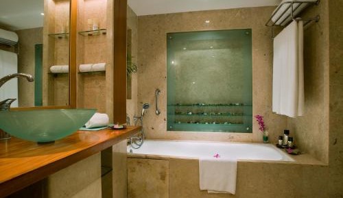Lalit Club Room Twin Bed with Complimentary One way Airport Transfers , 15% off on session on Spa and Enjoy Happy Hours with 1+1 offer on Beverages
