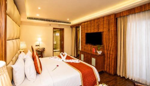Deluxe Suite:Enjoy Happy Hours with 1+1 offer on Alcoholic Beverages  