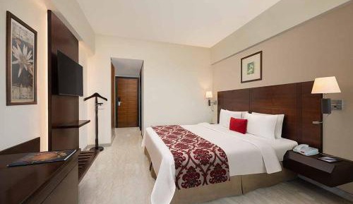 Premium King Room with 20% off on Food & Beverages and complimentary session of Steam Sauna Bath