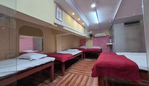 6-Bed Mixed Dormitory Room