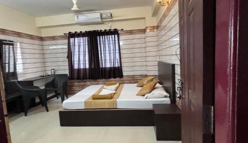 Deluxe Double Room (2 Adults + 1 Child)