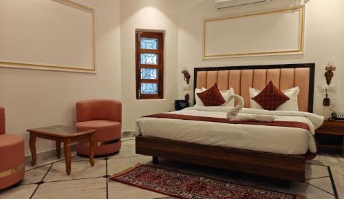 Quadruple Room with Private Bathroom