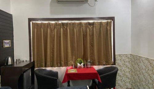 Deluxe Room (2 Adults + 1 Child)