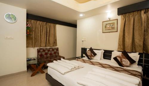 Deluxe Queen Room