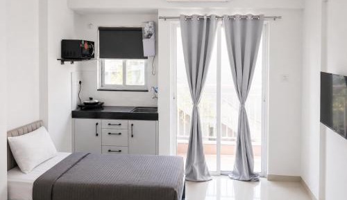 Studio with Balcony